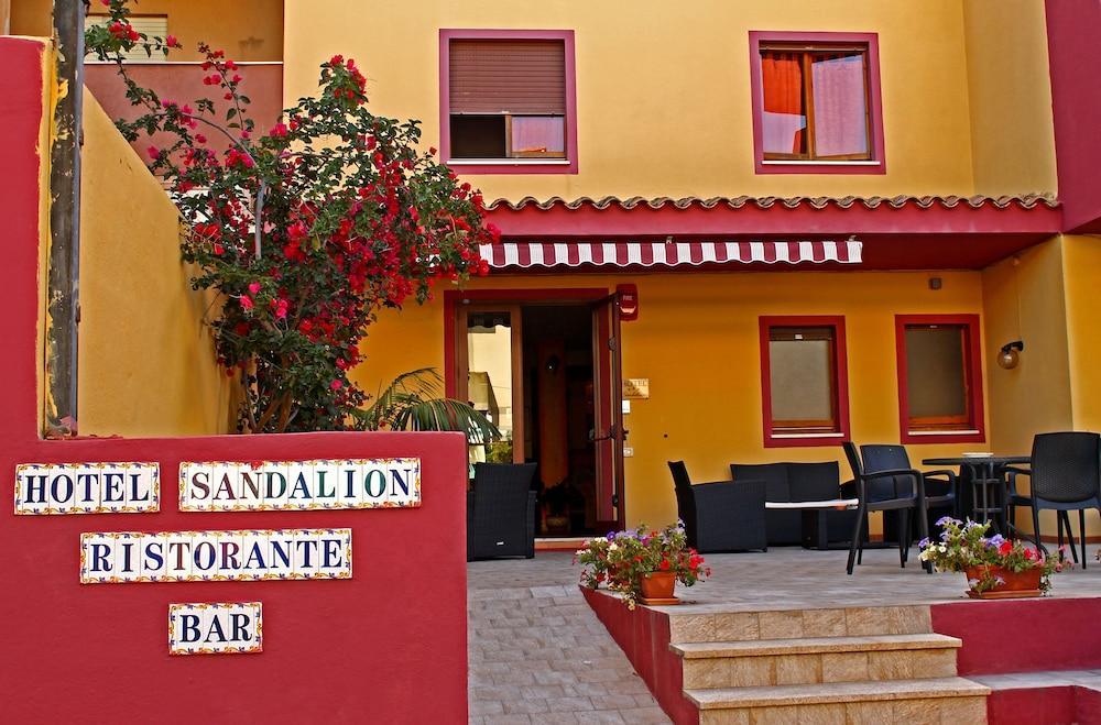 Hotel Sandalion Santa Teresa Gallura Eksteriør bilde